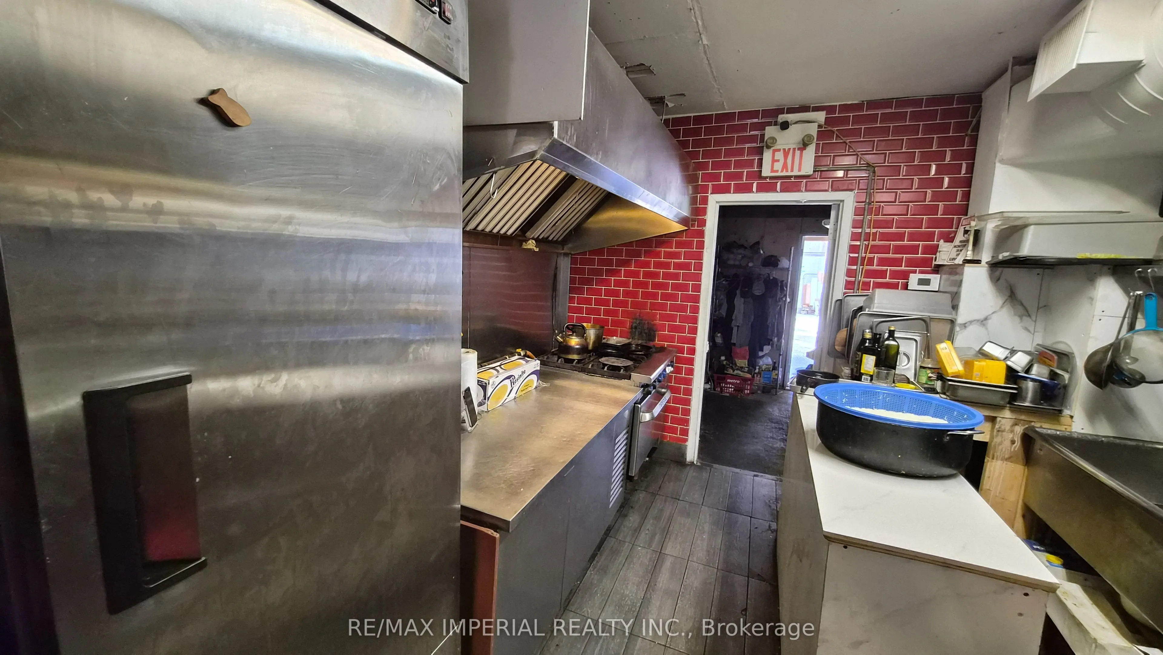 287 Dundas Street W