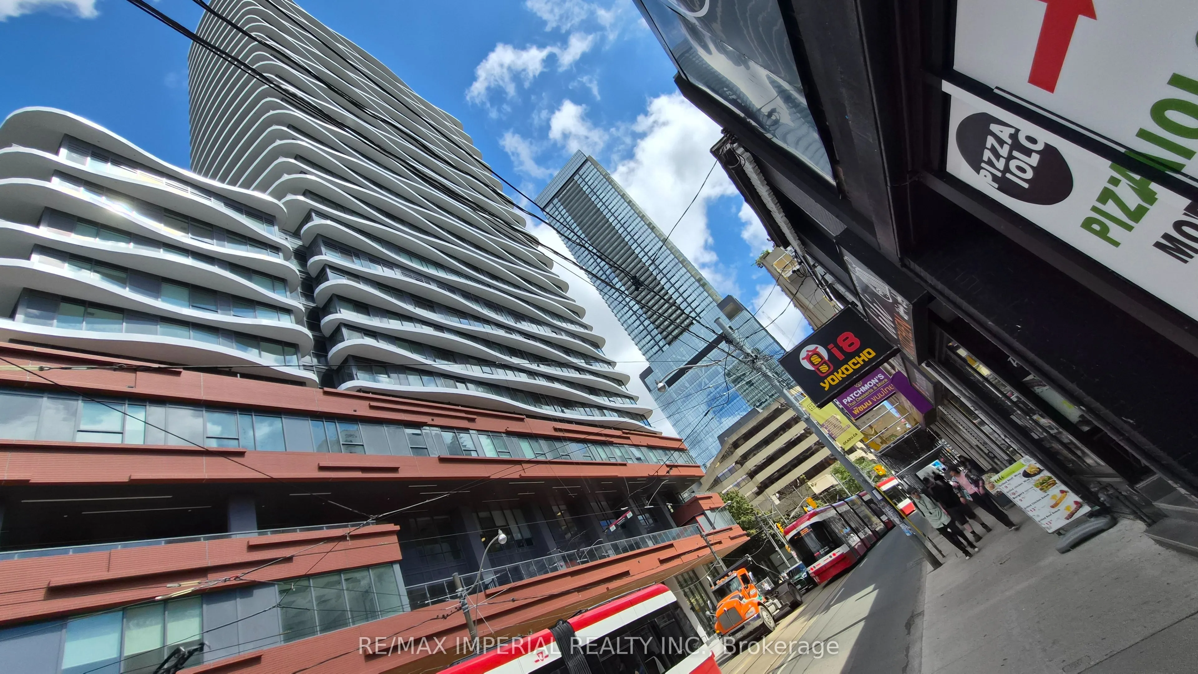 287 Dundas Street W
