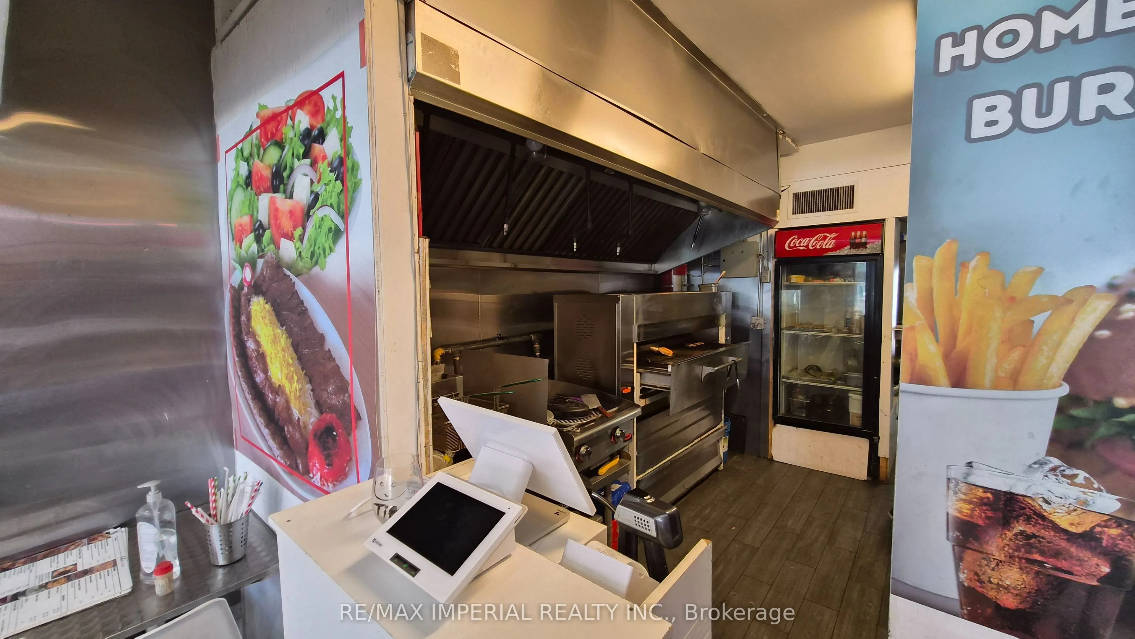 287 Dundas Street W