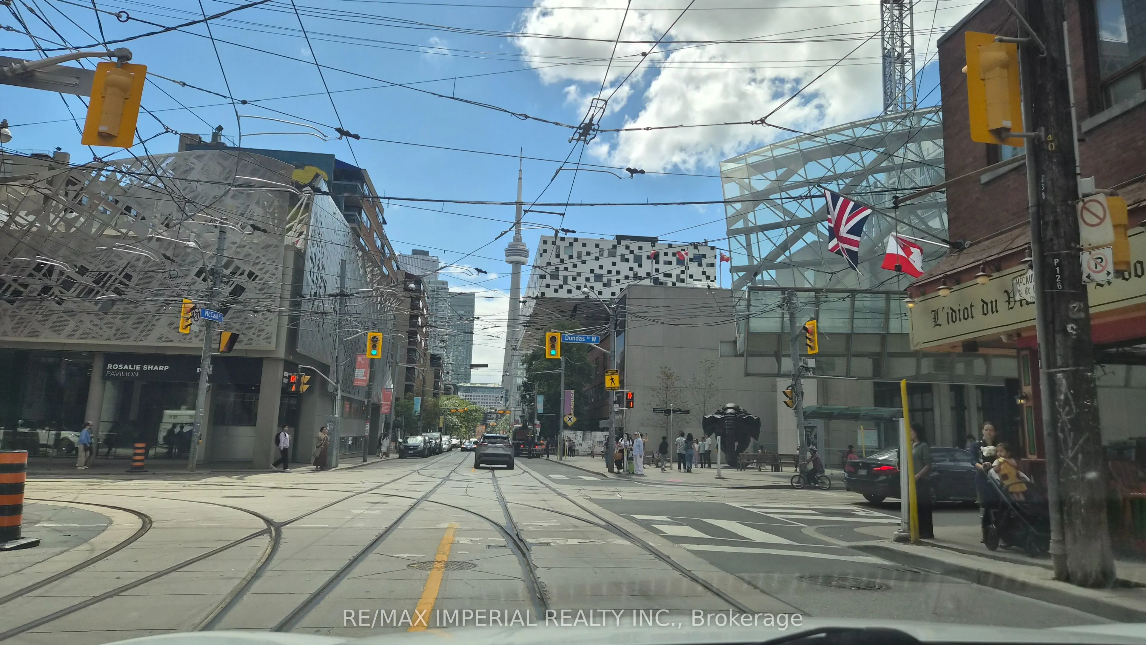 287 Dundas Street W