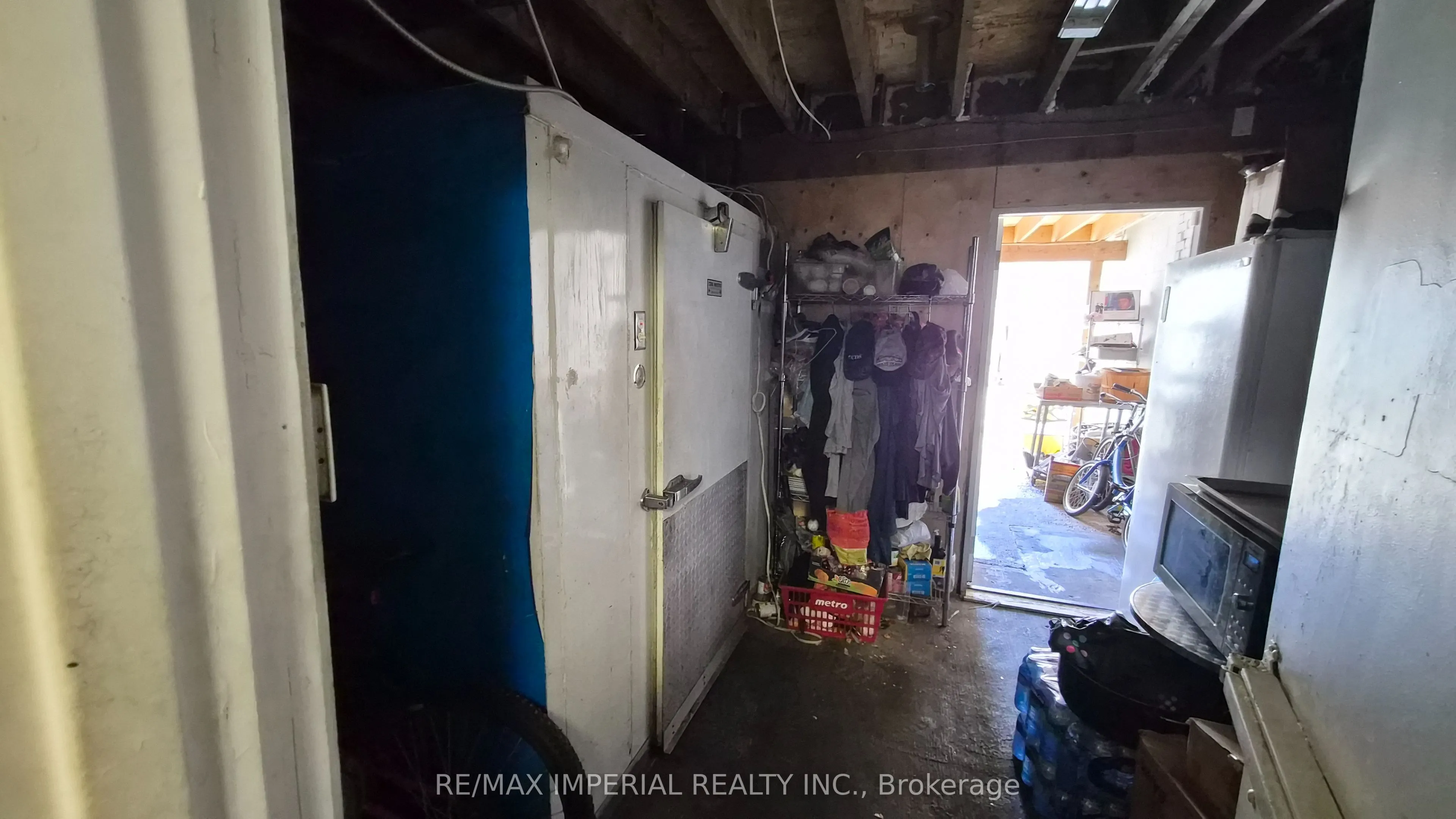 287 Dundas Street W