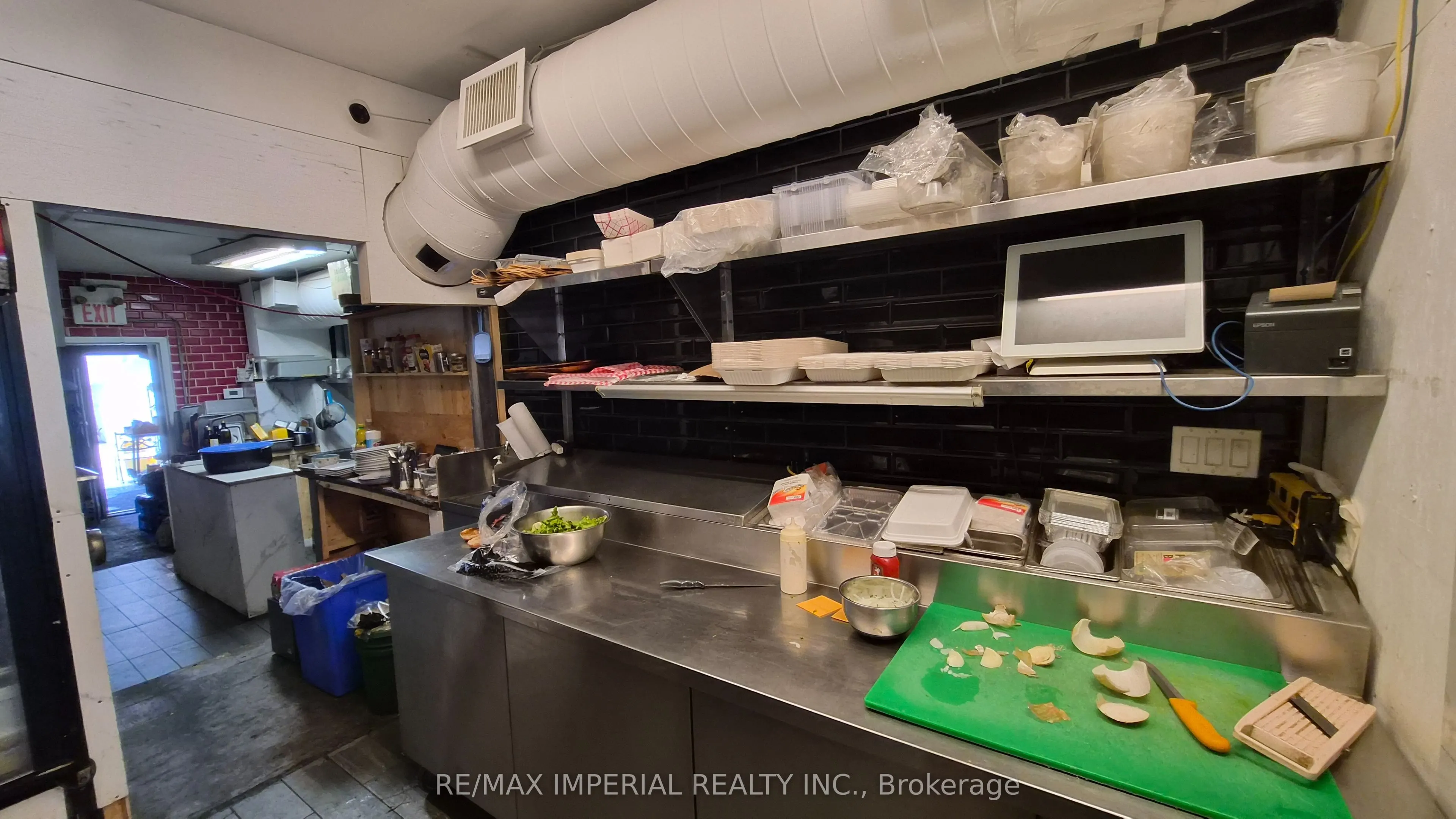 287 Dundas Street W