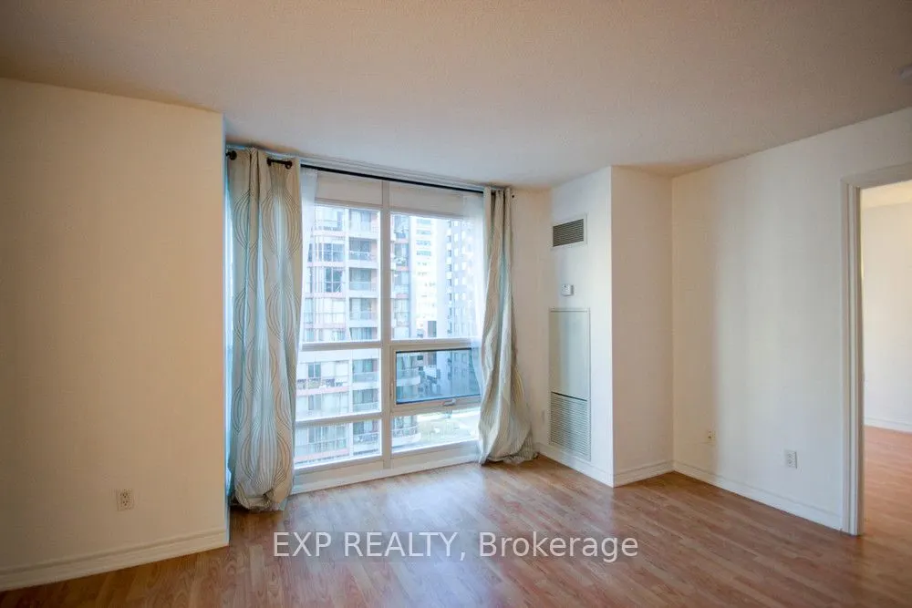 761 Bay Street, #809