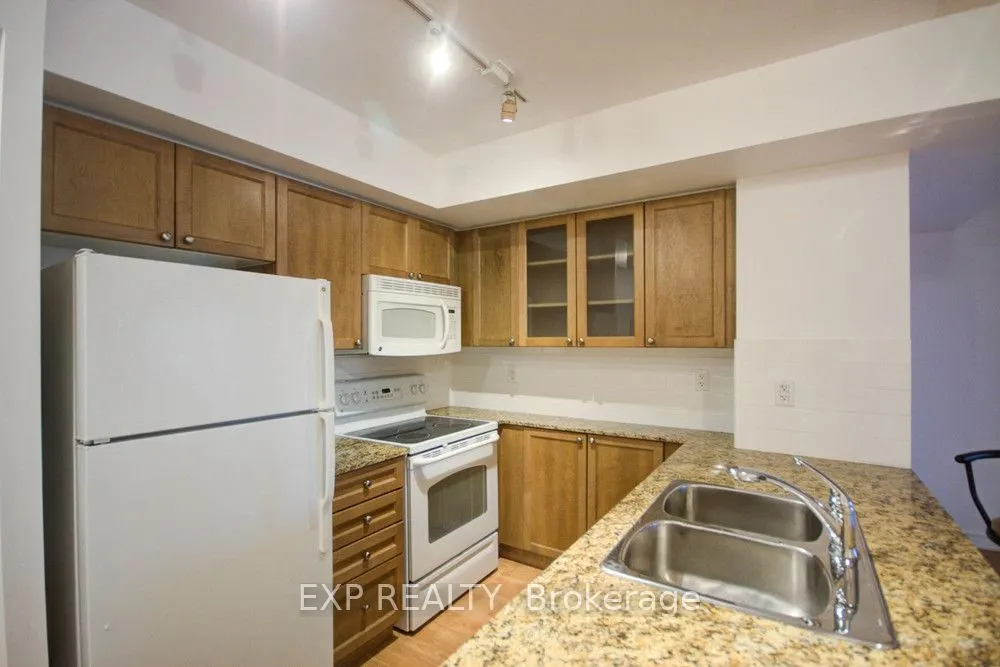 761 Bay Street, #809