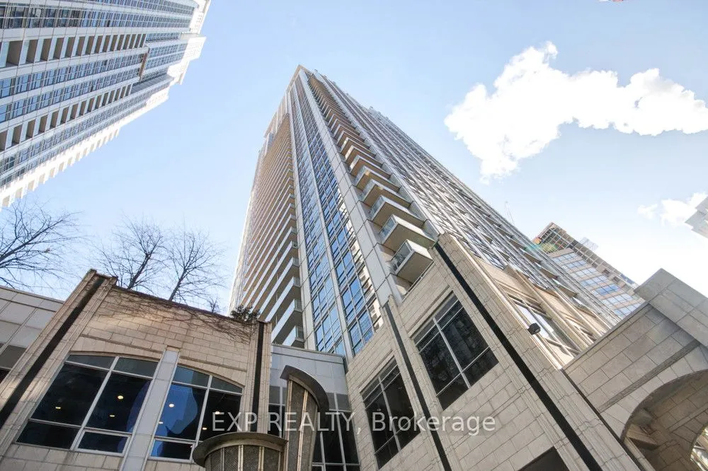 761 Bay Street, #809
