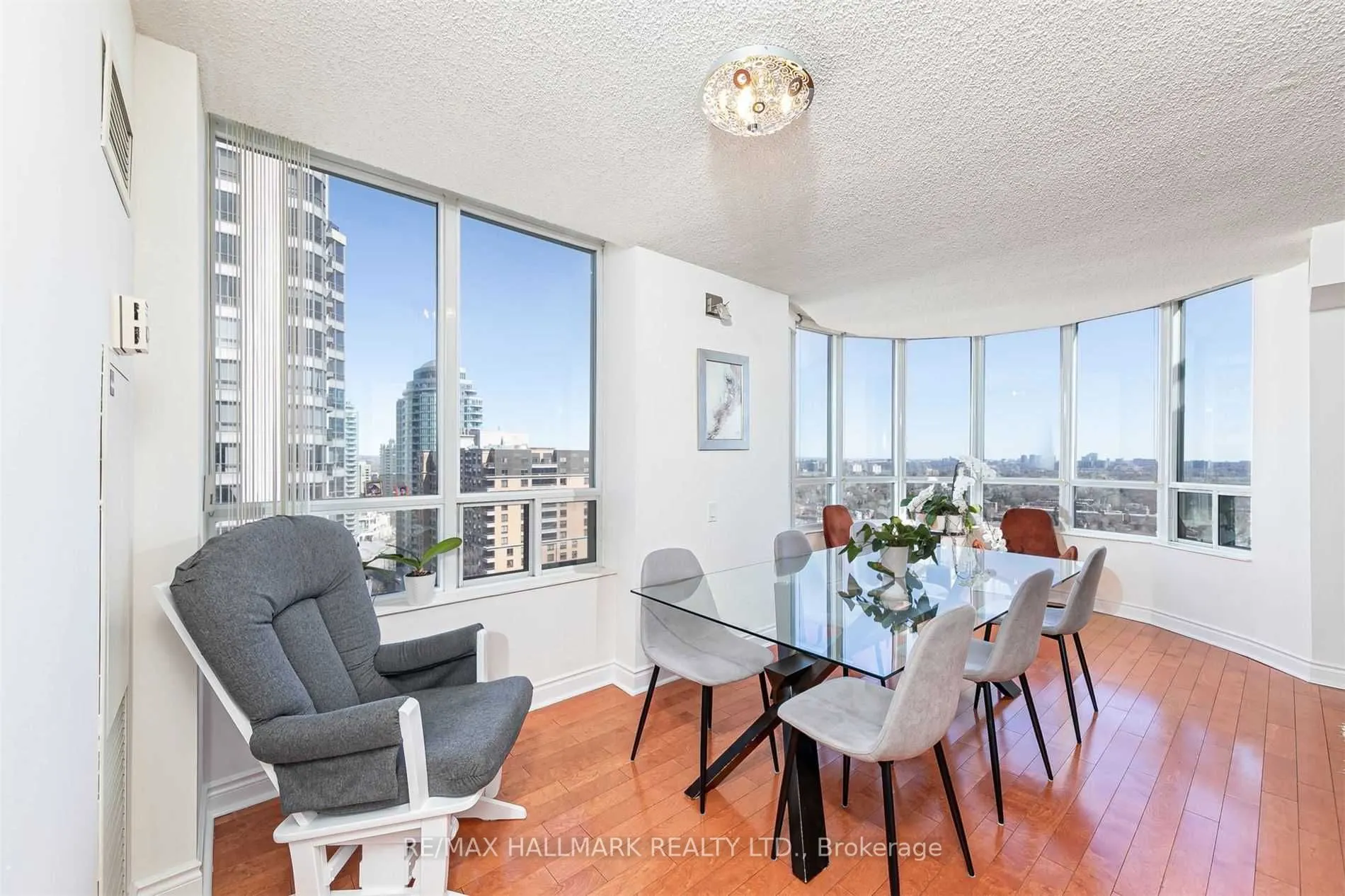 15 Northtown Way, #2219