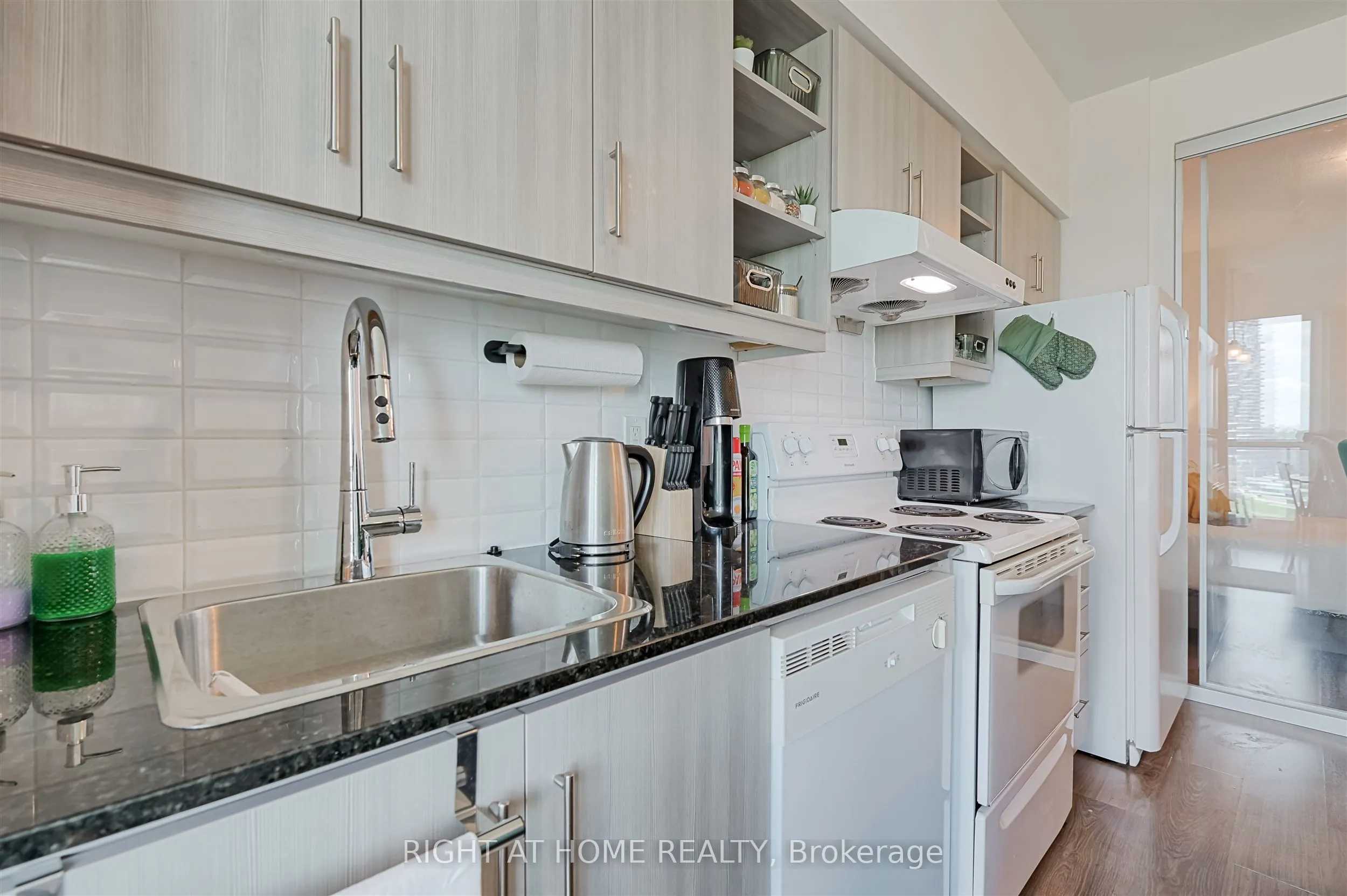 160 Vanderhoof Avenue, #1018