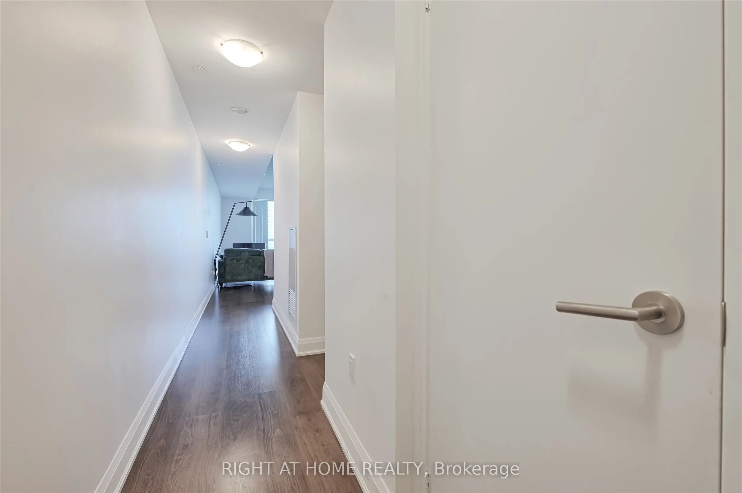 160 Vanderhoof Avenue, #1018