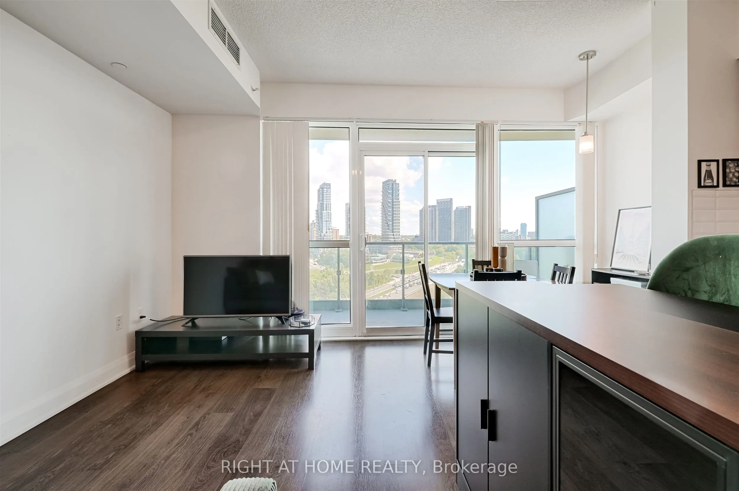 160 Vanderhoof Avenue, #1018