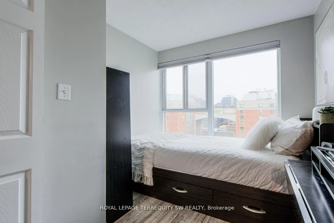 222 The Esplanade, #933
