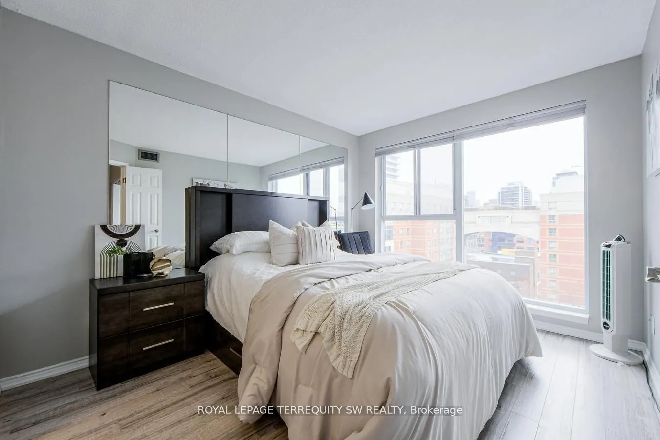 222 The Esplanade, #933