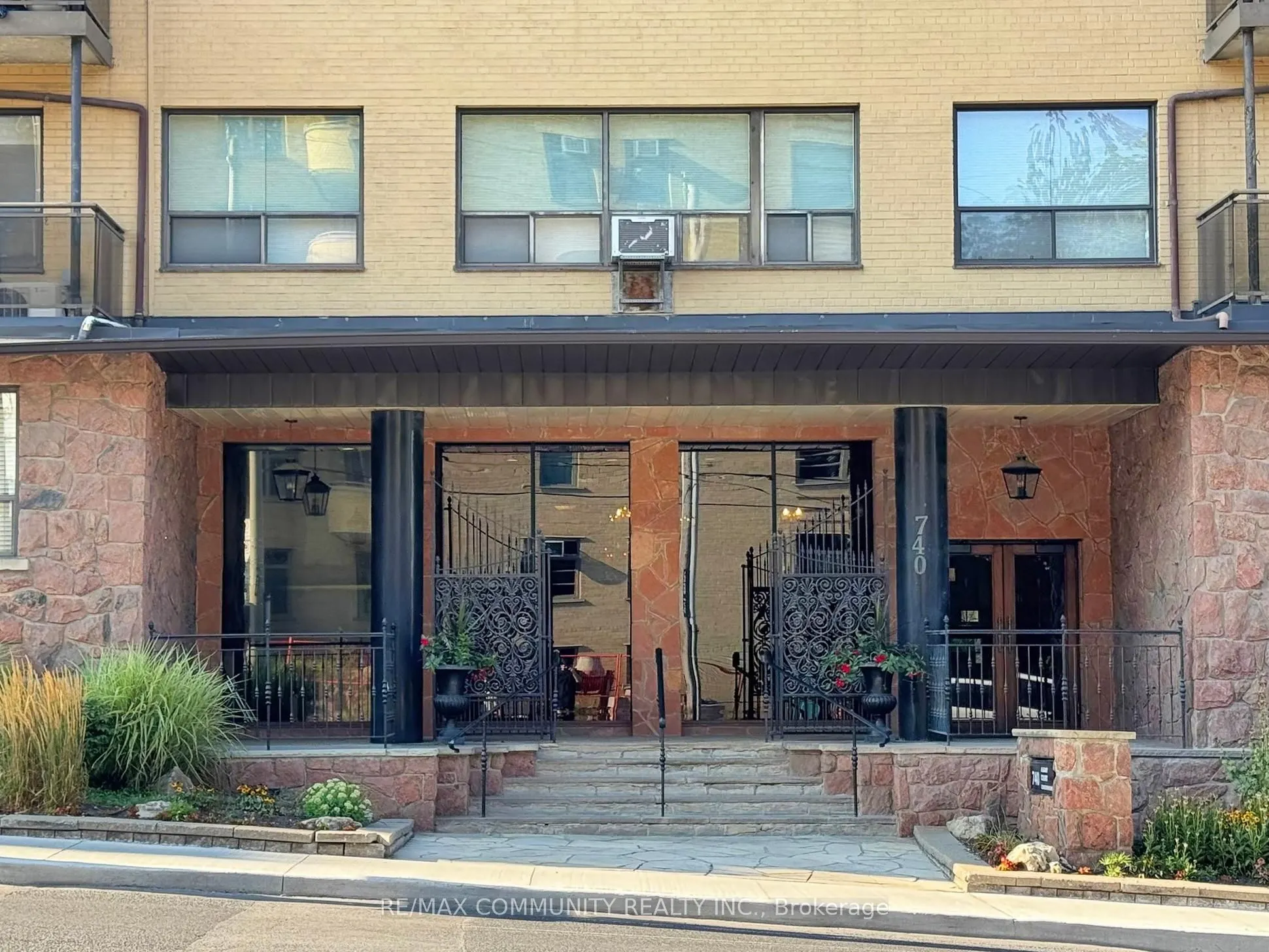 740 Eglinton Avenue W, #309