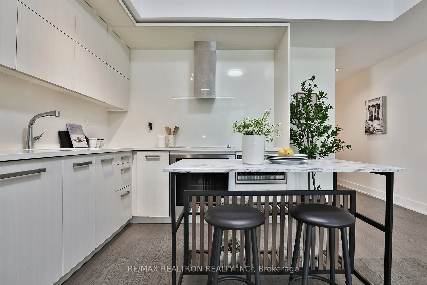 3018 Yonge Street, ##204