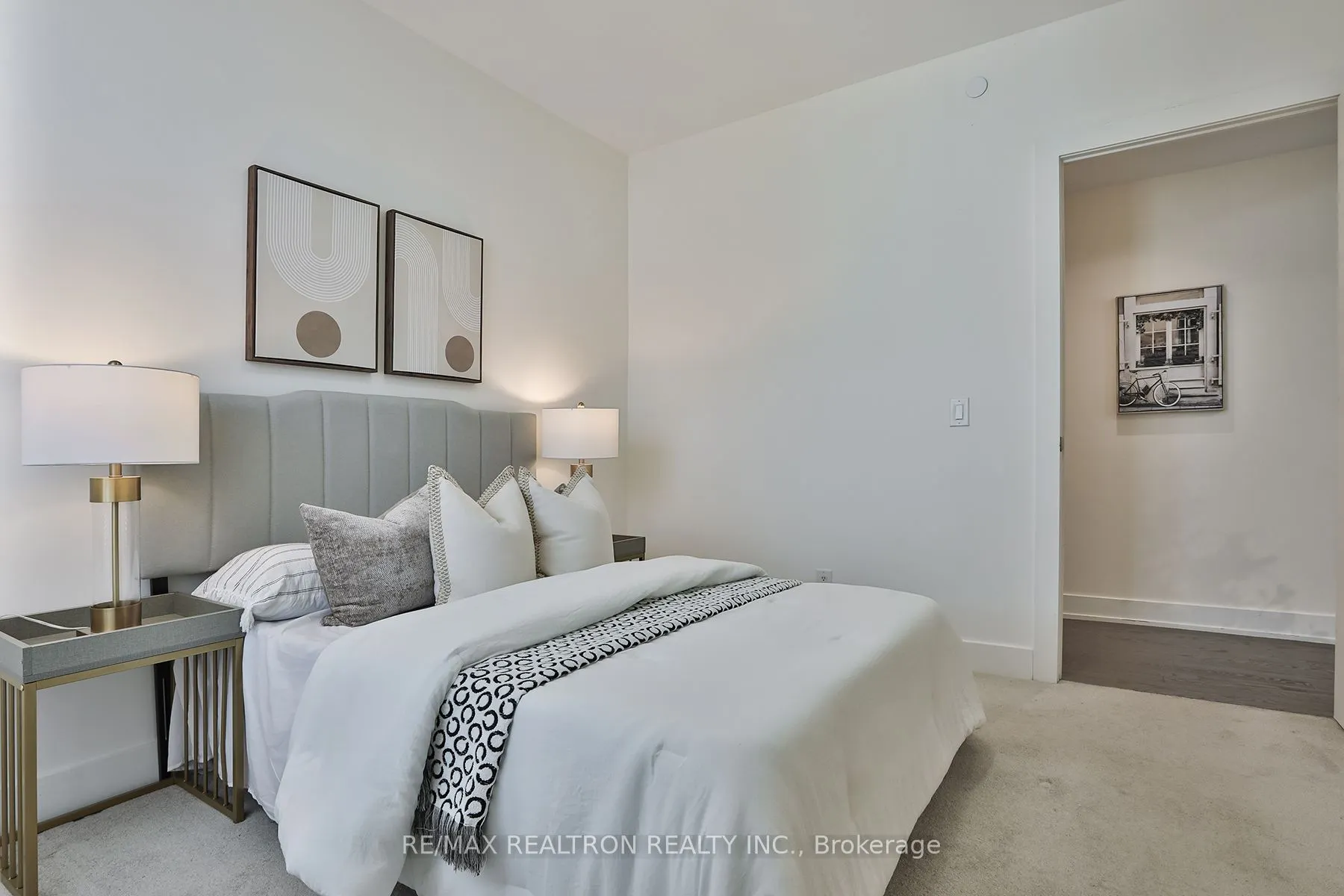 3018 Yonge Street, ##204