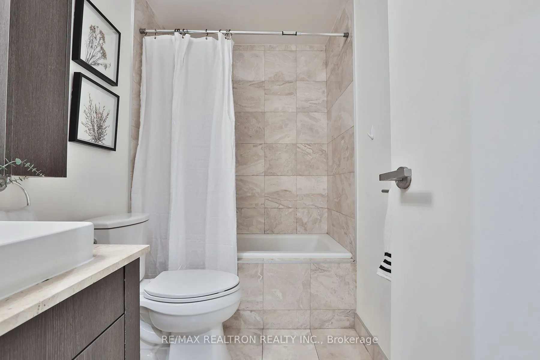 3018 Yonge Street, ##204