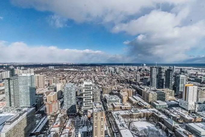 386 Yonge Street, #5704