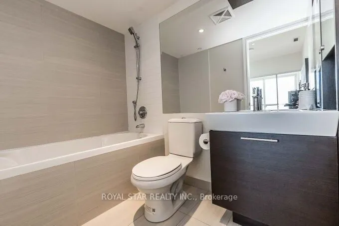 386 Yonge Street, #5704