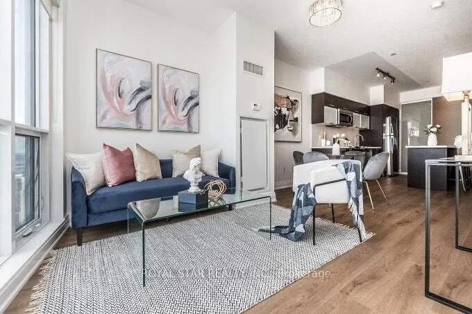 386 Yonge Street, #5704