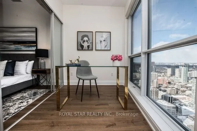386 Yonge Street, #5704