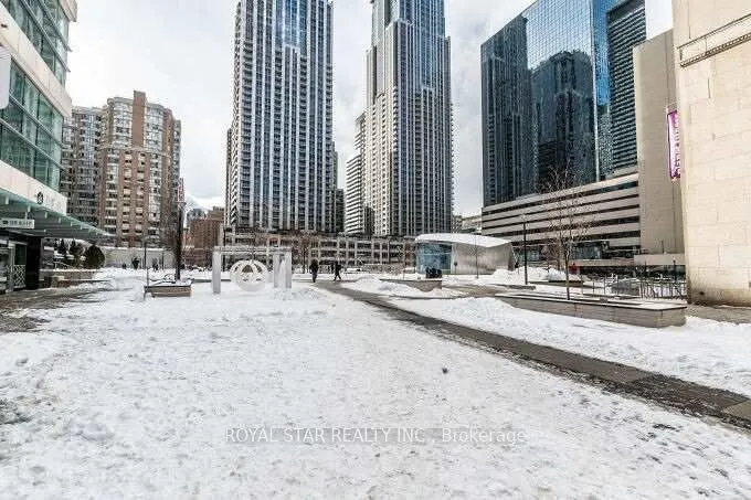 386 Yonge Street, #5704