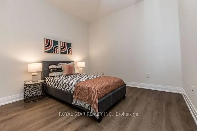 386 Yonge Street, #5704