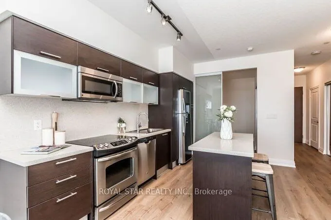 386 Yonge Street, #5704