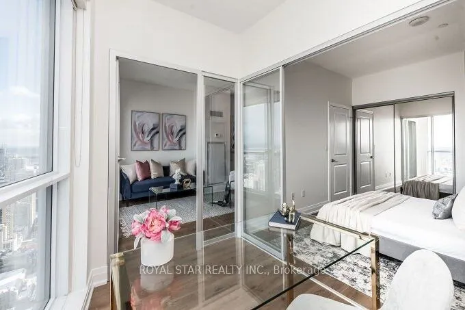 386 Yonge Street, #5704