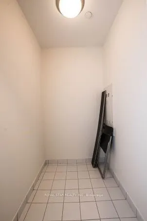 386 Yonge Street, #5704