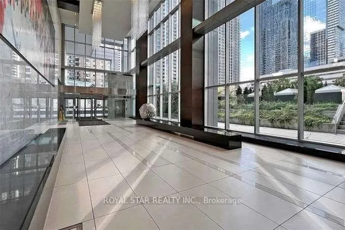 386 Yonge Street, #5704
