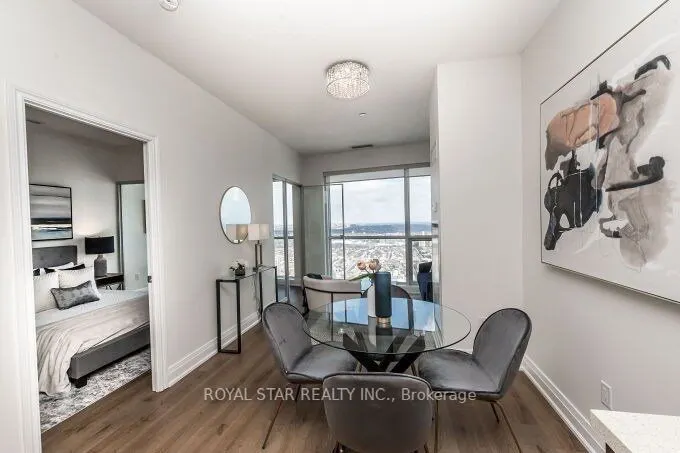 386 Yonge Street, #5704
