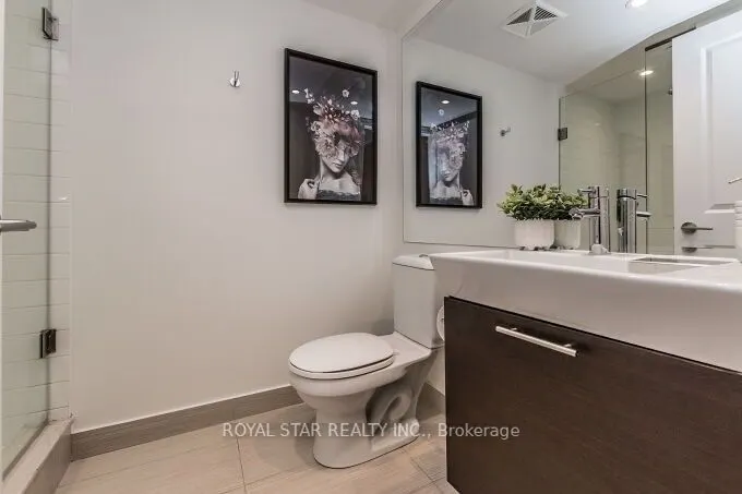 386 Yonge Street, #5704