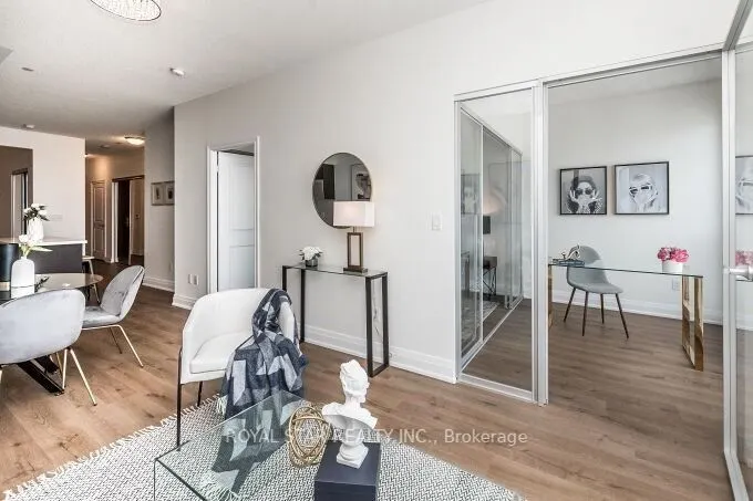 386 Yonge Street, #5704