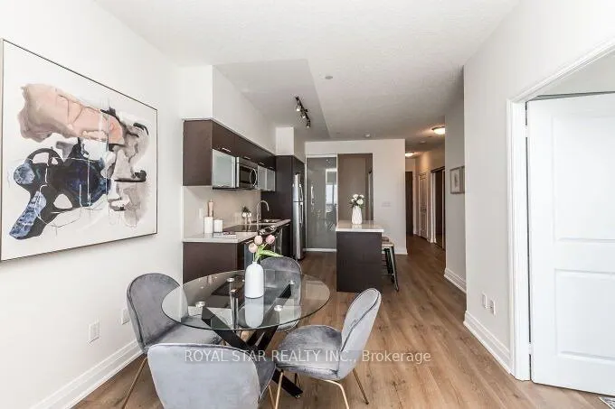 386 Yonge Street, #5704