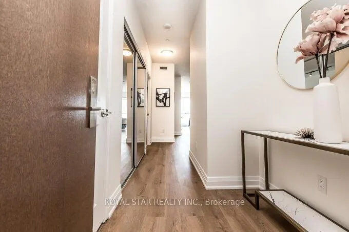 386 Yonge Street, #5704