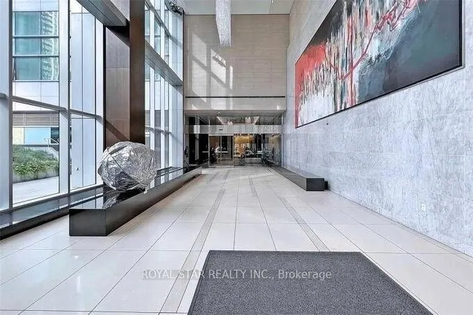 386 Yonge Street, #5704