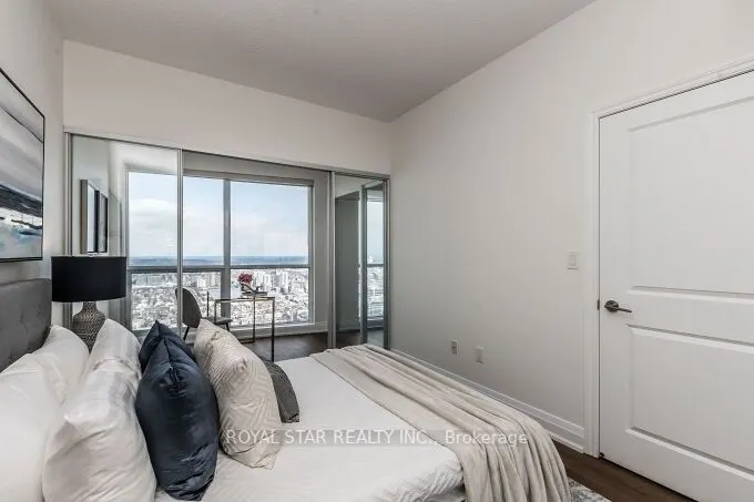 386 Yonge Street, #5704