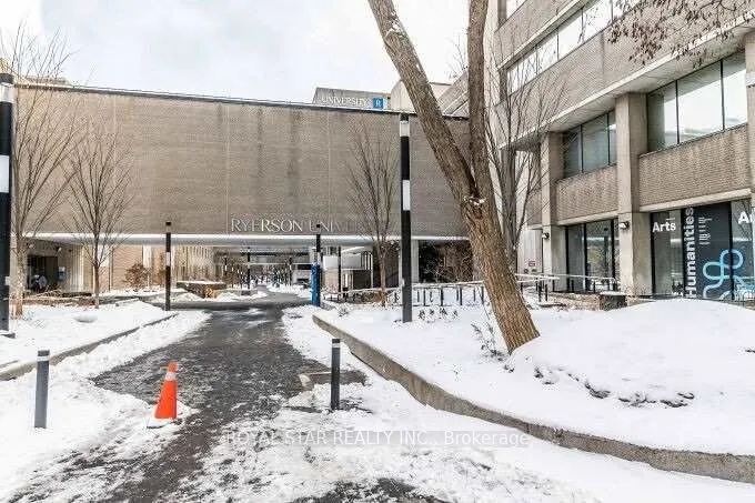 386 Yonge Street, #5704