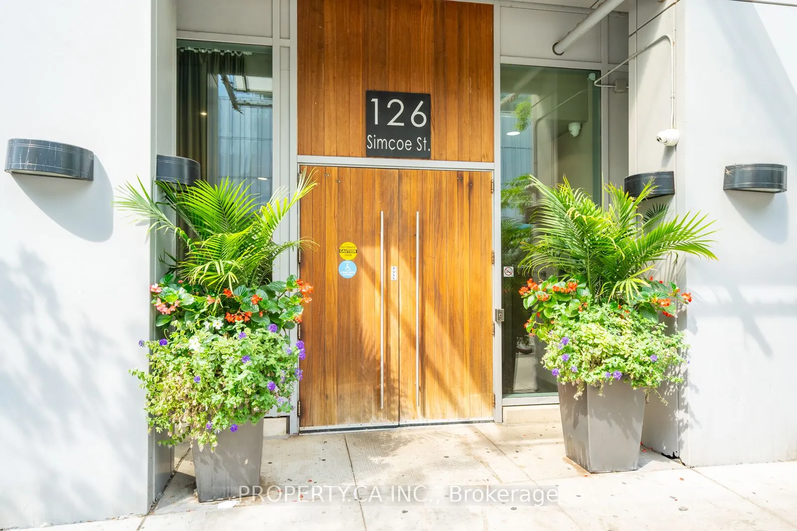 126 Simcoe Street, #708
