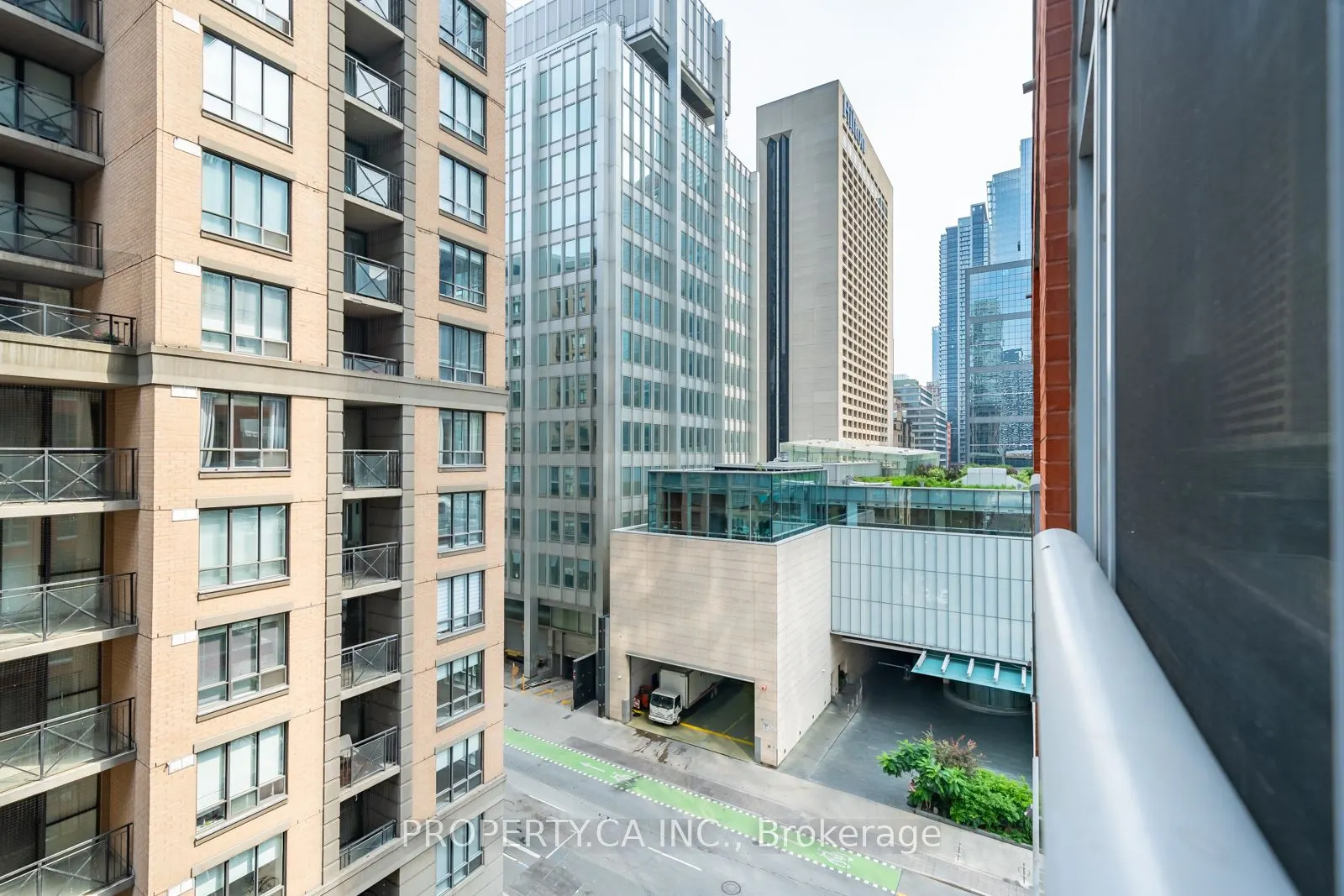 126 Simcoe Street, #708