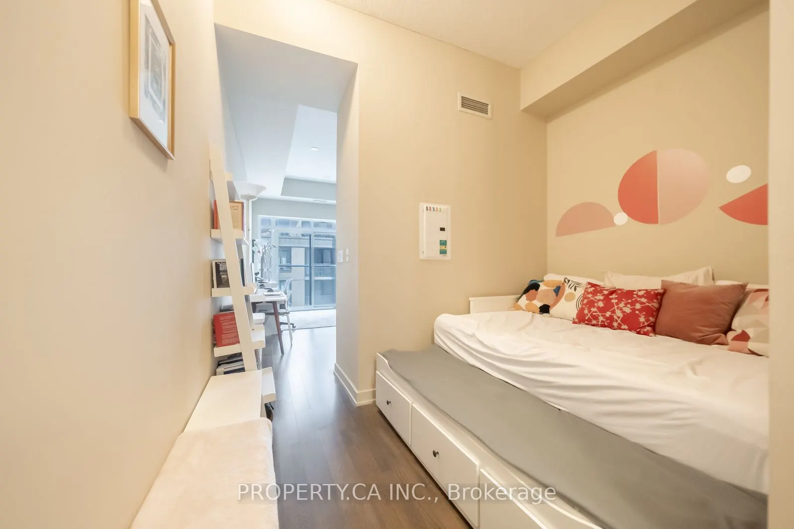 126 Simcoe Street, #708
