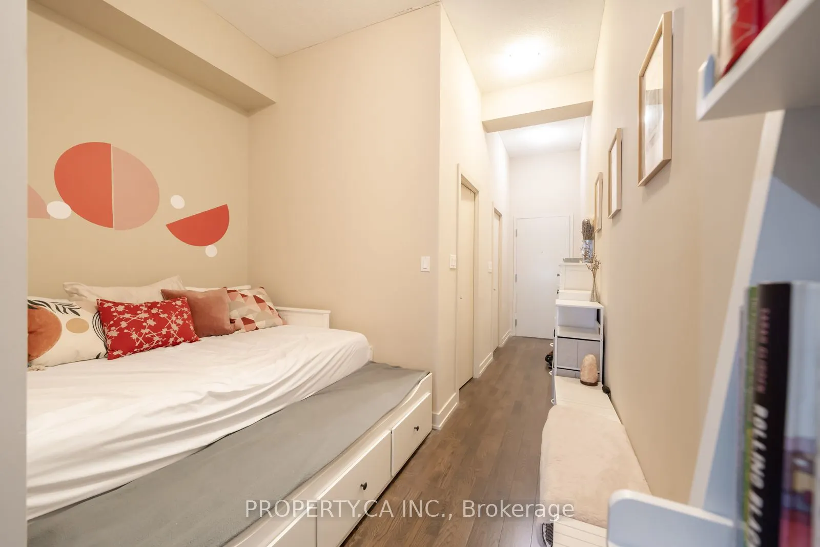 126 Simcoe Street, #708