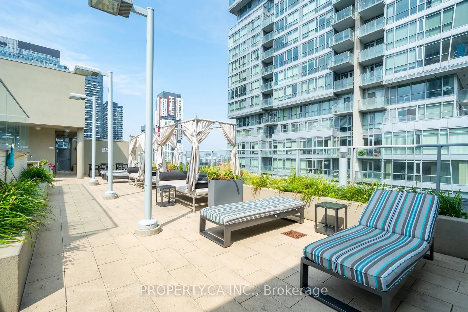 126 Simcoe Street, #708