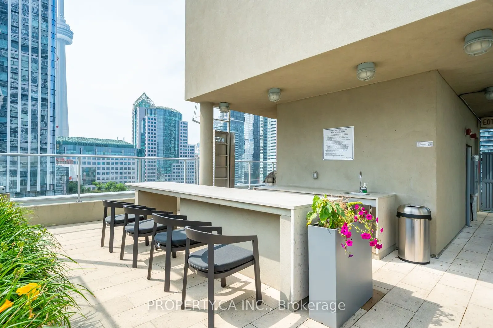 126 Simcoe Street, #708