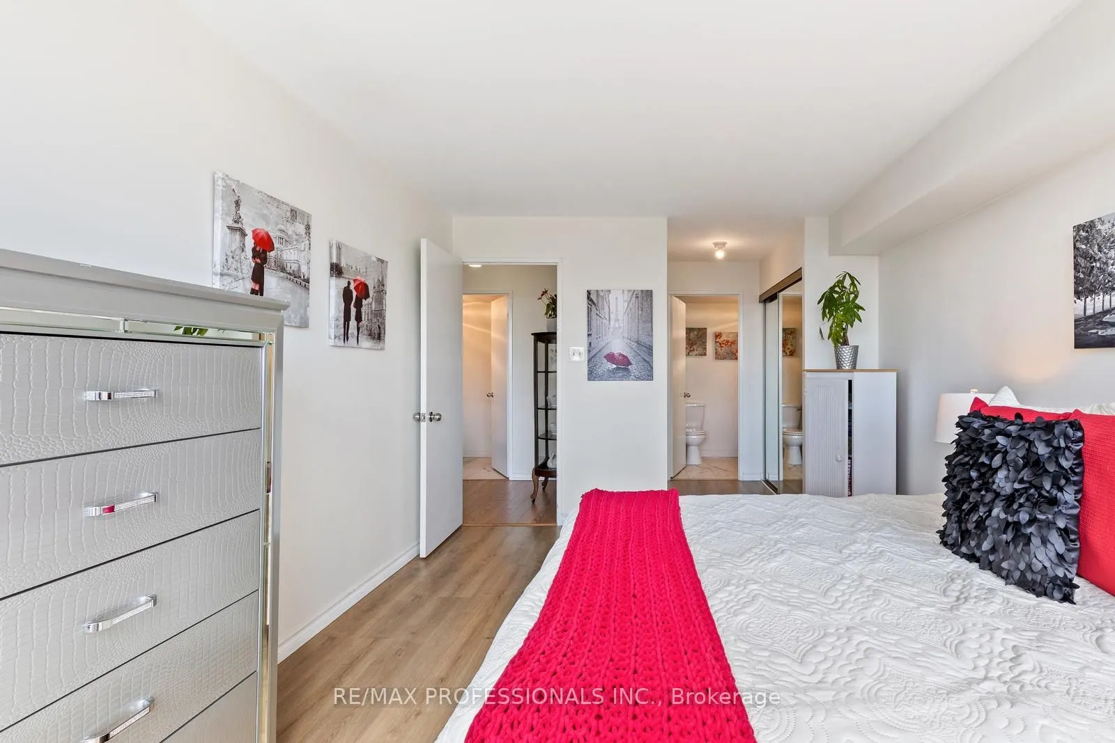 33 Elmhurst Avenue, #1104