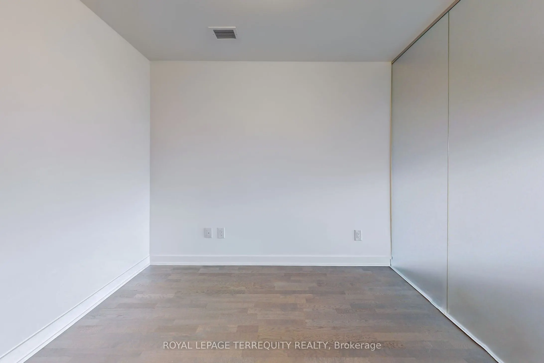 629 King Street W, #1325