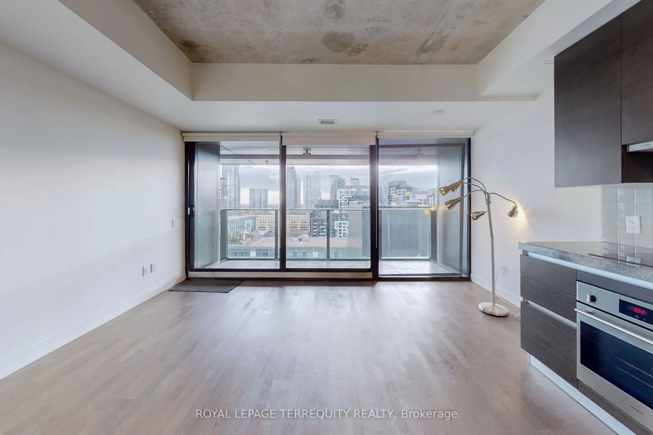 629 King Street W, #1325