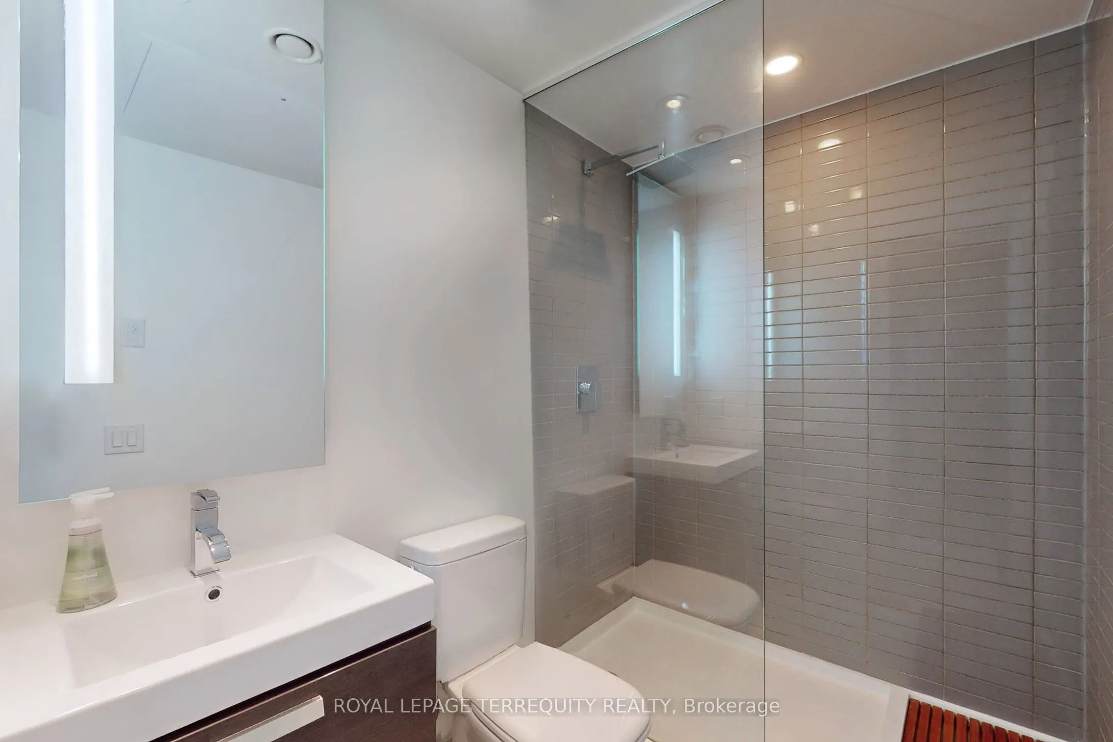 629 King Street W, #1325