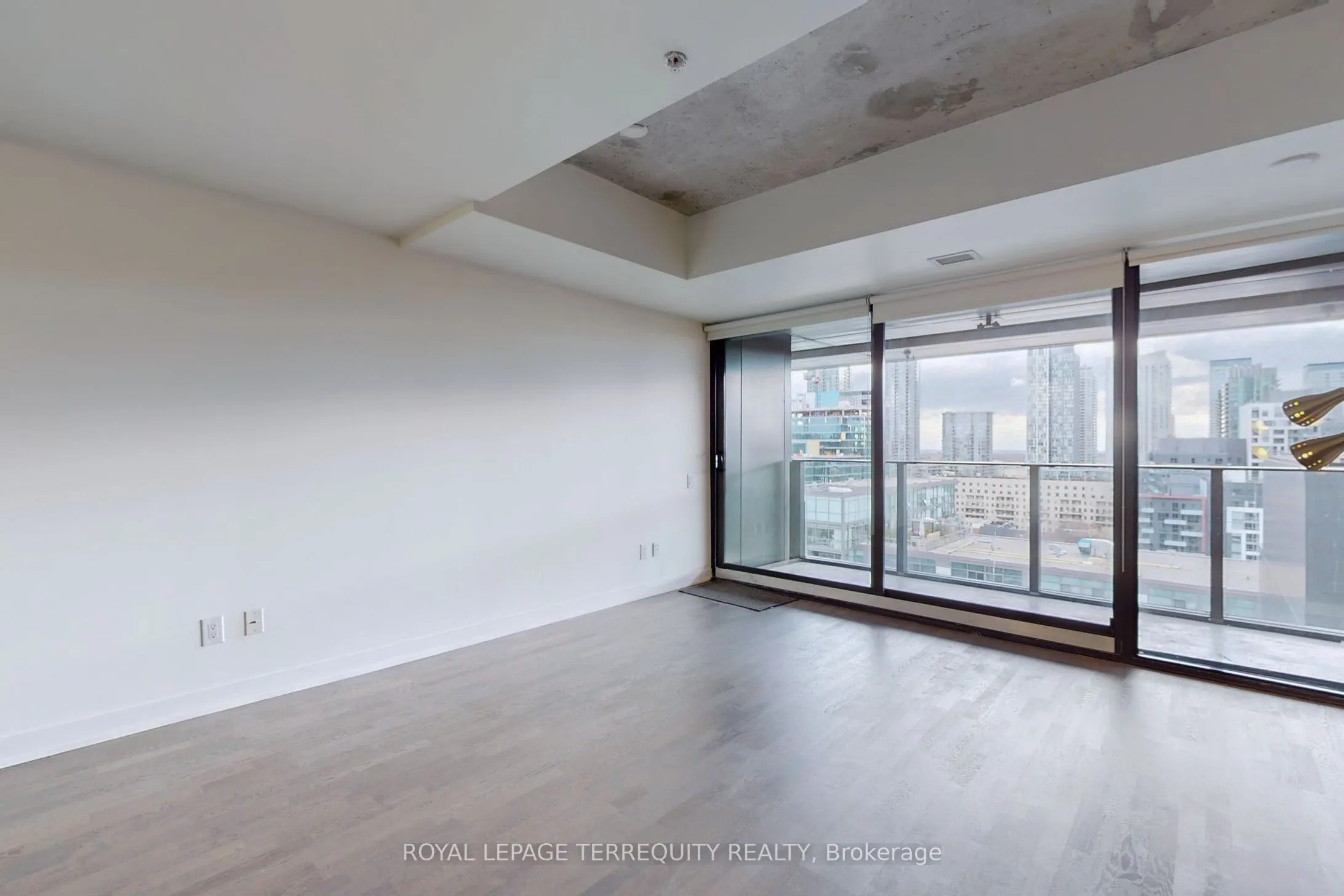 629 King Street W, #1325