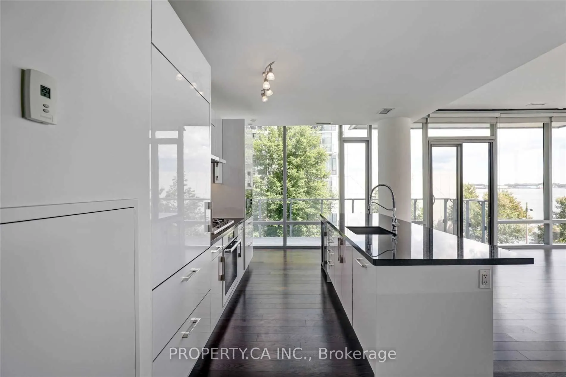 39 Queens Quay E, #314