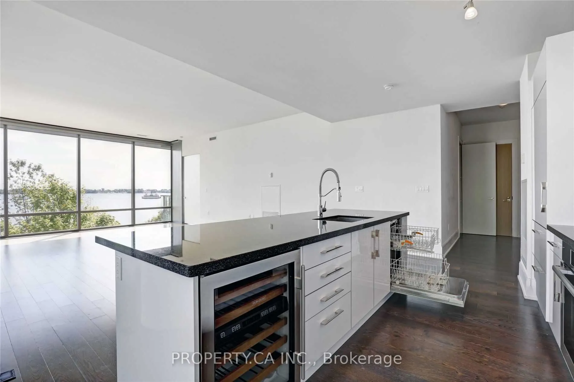 39 Queens Quay E, #314